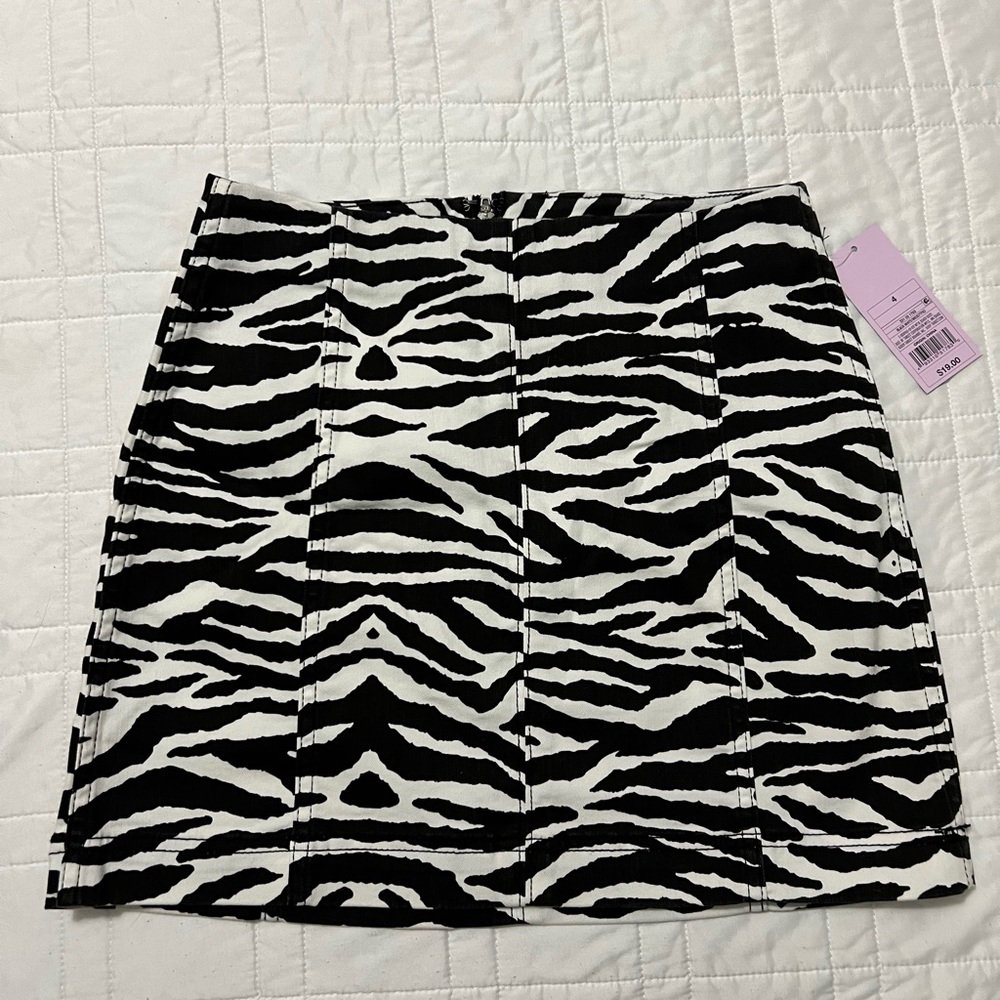 Wild Fable zebra print mini skirt, size 4, NWT